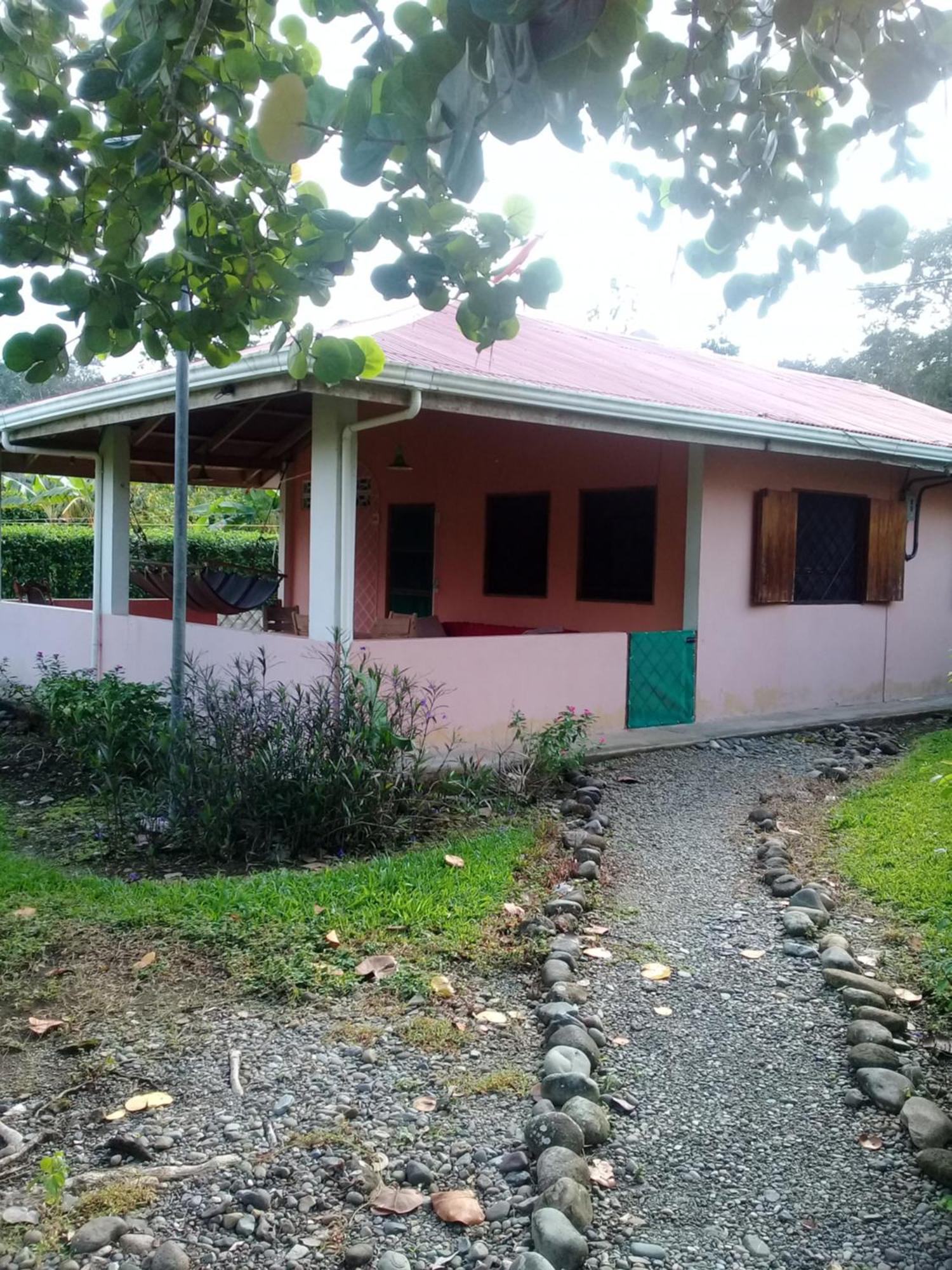 Cabinas Los Tucanes Cahuita Kültér fotó